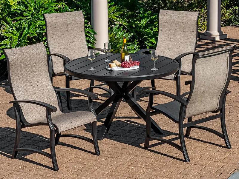 Juego de comedor de 5 piezas Lodge de aluminio bronce envejecido con textilene (mesa de 48